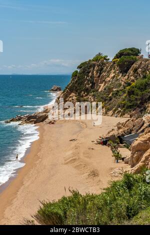 Barcellona, Spagna. 31 maggio 2020. Quasi vuota spiaggia in Catalogna al momento del blocco in Spagna. Il 21 giugno sarà consentito spostarsi tra le province spagnole. Credit: Dino Geromella / Alamy Live News Foto Stock