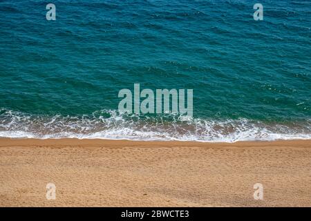 Barcellona, Spagna. 31 maggio 2020. Spiaggia vuota di Cala Roca grossa al momento del blocco in Spagna. Il 21 giugno sarà consentito spostarsi tra le province spagnole. Credit: Dino Geromella / Alamy Live News Foto Stock