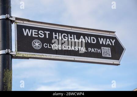 Cartello all'inizio del famoso percorso a piedi di Scotlan'ds West Highland Way. Foto Stock