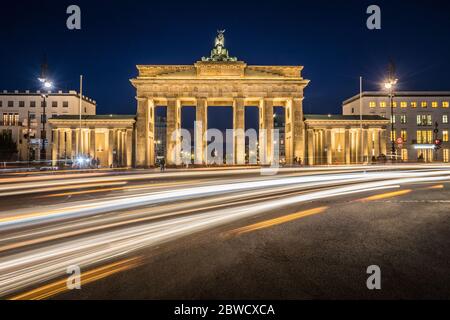 Notte alla porta di Brandeburgo a Berlino Foto Stock