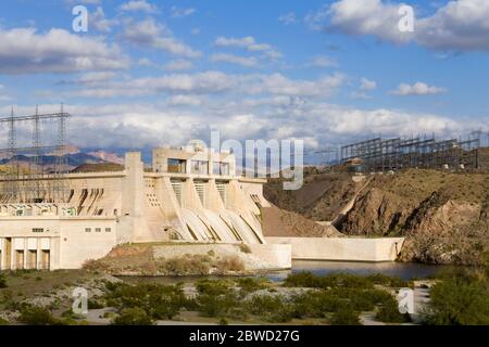 Davis Dam sul fiume Colorado vicino a Bullhead City, Arizona, Stati Uniti Foto Stock