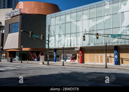 Atlanta, Stati Uniti. 31 maggio 2020. Atlanta, GA - 31 maggio 2020: Danni alla Hall of Fame del College Football causati dai rioter nel fine settimana il 31 maggio 2020 ad Atlanta, Georgia. Credit: Sanjeev Singhal/The Photo Access Credit: The Photo Access/Alamy Live News Foto Stock