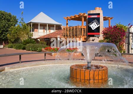 Centro commerciale Fountain on Civic Center, Old Town Scottsdale, Phoenix, Arizona, Stati Uniti Foto Stock