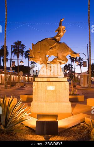 Jack Knife Sculpture di ed Mell, Main Street, Arts District, Scottsdale, Phoenix, Arizona, Stati Uniti Foto Stock