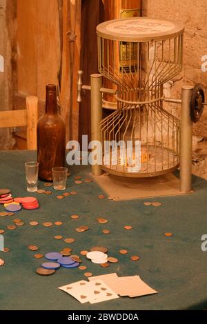 Stanza di gioco d'azzardo, Bird Cage Theatre,oggetto contrassegnato per la rimozione definitiva, Cochise County, Arizona, Stati Uniti d'America Foto Stock