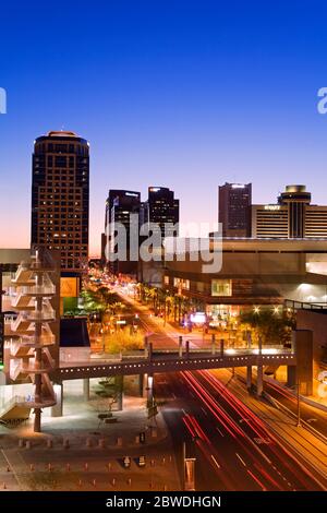 Washington Street e Skyline, Phoenix, Arizona, Stati Uniti Foto Stock