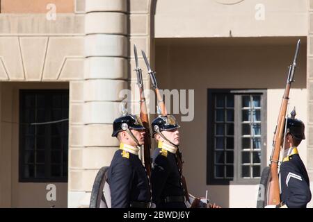 Stoccolma, Svezia - Ottobre 19 2018: Cambio della guardia al Palazzo reale di Stoccolma il 19 2018 ottobre a Stoccolma, Svezia. Foto Stock