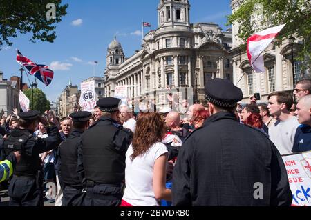 English Defense League (EDL), dimostrazione, Whitehall, Londra, Regno Unito. 27 maggio 2013 Foto Stock