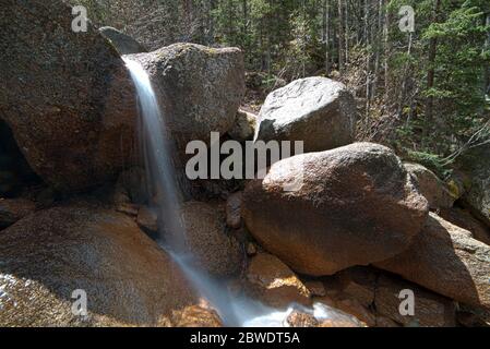 Cascate di Horsethief a Horsethief Falls Trail, Pike National Forest, divide, Colorado, Long Exposure Waterfall foto Foto Stock