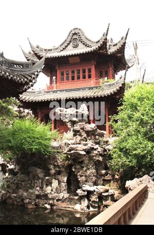 Antico padiglione nei Giardini Yu Yuan, Shanghai, Cina Foto Stock