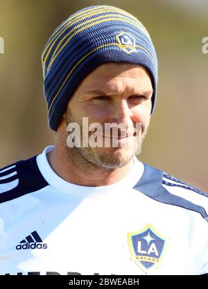 David Beckham NON ESCLUSIVO guarda la Los Angeles Galaxy in un match pre stagione con Chivas USA a Carson, California. Credito obbligatorio ©Headlinephoto.co.uk Los Angeles +1 (818) 641-7413 London +44 7807640553 photos@headlinephoto.co.uk http://www.headlinephoto.co.uk Foto Stock