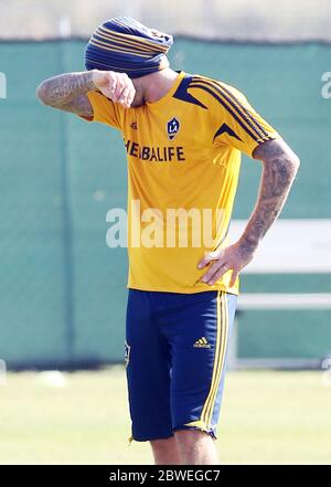 David Beckham ha applicato ghiaccio alla sua zona inguine da una allenatrice femminile durante una sessione di allenamento Los Angeles Galaxy. David fu Unito dai figli Romeo e Cruz, Carson, California.21 novembre 2012 Foto Stock