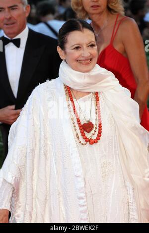 VENEZIA, ITALIA - SETTEMBRE 01: Carla Fracci partecipa alla cerimonia di apertura e alla prima del 'Cigno Nero' durante il Settimo Festival del Cinema di Venezia Foto Stock