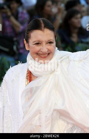 VENEZIA, ITALIA - SETTEMBRE 01: Carla Fracci partecipa alla cerimonia di apertura e alla prima del 'Cigno Nero' durante il Settimo Festival del Cinema di Venezia Foto Stock