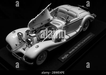 Maisto 1/18 modello in scala pressofusa Mercedes-Benz 500K Special Roadster (1936) Foto Stock