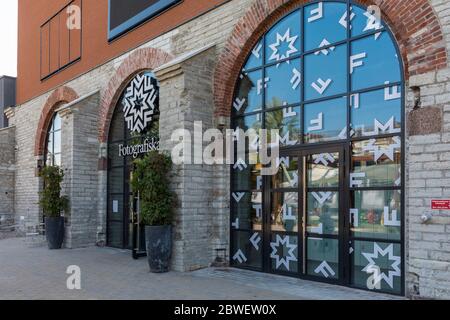 Telliskivi è un ex complesso industriale e ora il centro creativo di Tallinn. Foto Stock