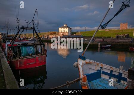 La città costiera del Berwickshire di Eyemouth, questa costa sud-orientale, i porti di pesca scozzesi, hanno subito uno dei più grandi disastri di pesca nell'histo britannico Foto Stock