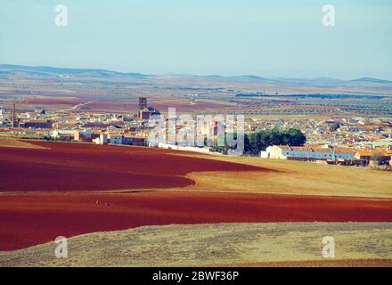 Panoramica. Villanueva de los Infantes, provincia di Ciudad Real, Castilla la Mancha, Spagna. Foto Stock