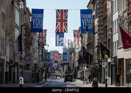 Le aziende si preparano a riaprire il 15 giugno dopo il blocco del coronavirus nel centro di Londra, Inghilterra, Regno Unito Foto Stock