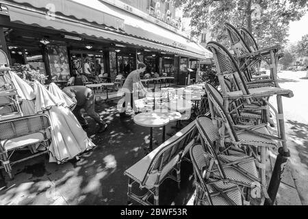 BRASSERIE LE SELECT RIAPRIRÀ DOMANI A MONTPARNASSE PARIGI Foto Stock