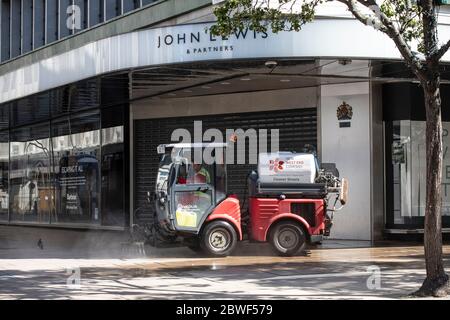 Le aziende si preparano a riaprire il 15 giugno dopo il blocco del coronavirus nel centro di Londra, Inghilterra, Regno Unito Foto Stock