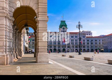 Piazza unità d'Italia, la piazza principale di Trieste, città portuale nel nord-est Italia. Agosto 2019 Foto Stock