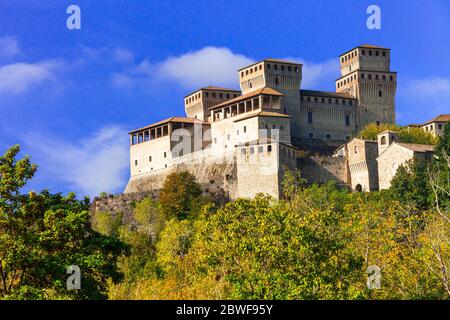 Bellissimi castelli medievali d'Italia - Torrechiara in Emilia-Romana, provincia di Parma Foto Stock