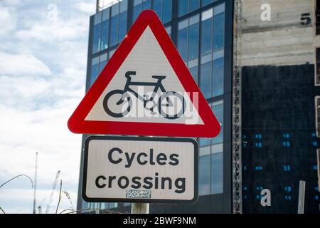 Cartello Cycles Crossing al Buchanan Wharf nel centro di Glasgow. Foto Stock