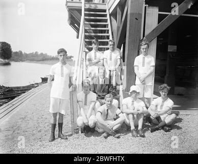 Canottaggio. L' unico equipaggio cieco del mondo di otto pratiche sul fiume Severn . 25 luglio 1923 Foto Stock