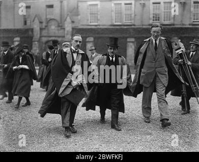 Celebrazioni di St Andrews Sir James Matthew Barrie, 1° Baronet a metà del 4 maggio 1922 Foto Stock