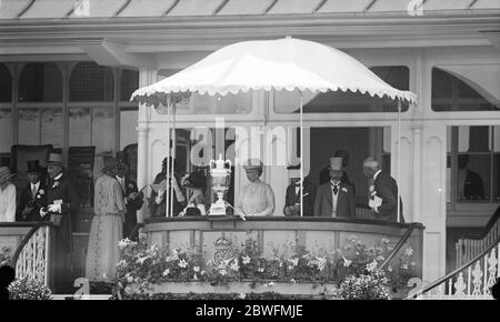 Ascot reale . Il Re e la Regina , Duca di York e Duca di Connaught nella scatola reale . 18 giugno 1924 Foto Stock