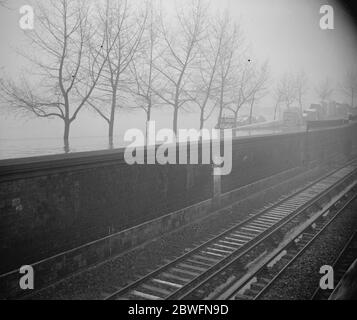 Inondazioni a Parigi . La Senna inizia a traboccare nel sistema ferroviario sotterraneo di Parigi . 4 gennaio 1924 Foto Stock