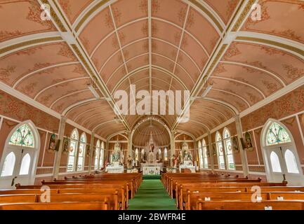 Interno della Chiesa cattolica di San Giovanni Battista, chiese dipinte del Texas, Ammannsville, vicino a la Grange, Texas, USA Foto Stock