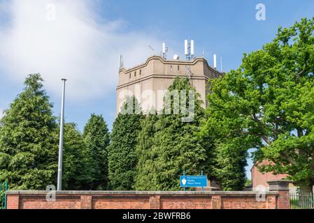 Warley Water Tower di Warley Woods a Smethwick, West Midlands è stato costruito nel 1940 ed è disusato . Foto Stock