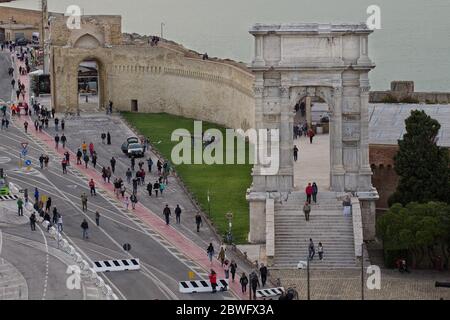 Arco Triumfale Romano di Traiano (113 d.C.) - Molo di Ancona, Marche, Italia Foto Stock