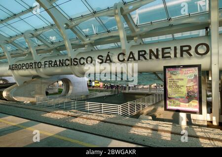 Aeroporto Francisco SA Carneiro, stazione della metropolitana dell'aeroporto internazionale di Porto Foto Stock