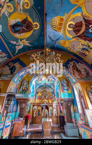 Sopot, Belgrado / Serbia - 16 febbraio 2020: Interno del monastero di Tresije, 13 ° secolo monastero della Chiesa ortodossa serba sulle pendici del Kosmaj mo Foto Stock