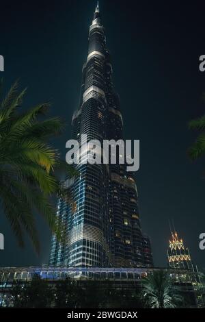 DUBAI, Emirati Arabi Uniti - Febbraio 2020 : il Burj al-Khalifa è l'edificio più alto di Dubai e del mondo. Foto Stock