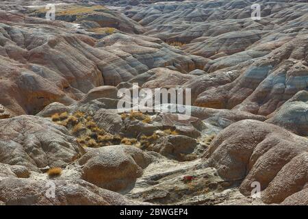 Terreni estremi e formazioni geologiche nell'area delle Montagne di Aktau, conosciuta anche come Montagne bianche, in Kazakistan Foto Stock