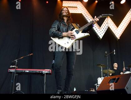 25 giugno 2017, Pasadena, California, USA: Brian Bell of Weezer si esibisce sul palco durante il weekend di Arroyo Seco il 25 giugno 2017 presso il Brookside Golf Course di Pasadena, California (Credit Image: © Billy Bendnight/ZUMA Wire) Foto Stock