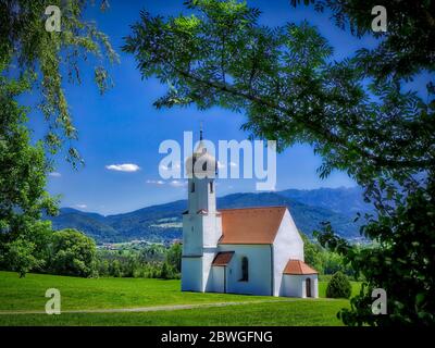 DE   BAVIERA: Chiesa di Giovanni Battista a Johannisrain, Penzberg (HDR-Image) Foto Stock