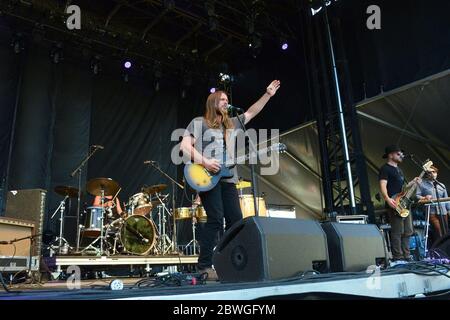 25 giugno 2017, Pasadena, California, USA: Lukas Nelson di Lukas Nelson & Promise of the Real si esibisce sul palco durante il Weekend Arroyo Seco il 25 giugno 2017 al Brookside Golf Course di Pasadena, California (immagine di credito: © Billy Bennight/ZUMA Wire) Foto Stock