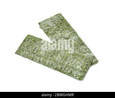Foglio di alghe secche, croccanti alghe isolati su sfondo bianco. Foto Stock