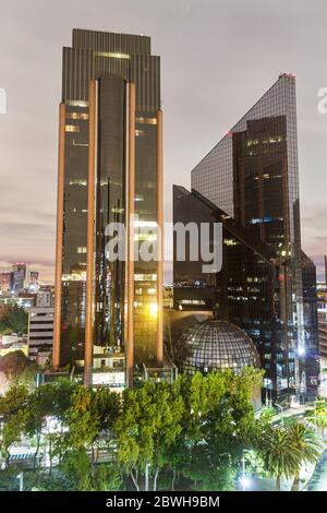 Città del Messico,Messico México,Paseo de la Reforma,Cuauhtemoc,edificio Reforma Avantel,grattacielo,Centro Bursátil,postmoderno,borsa dell'architettura,B Foto Stock