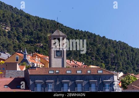 Torre del ayuntamiento de San Lorenzo de El Escorial. Madrid. España Foto Stock