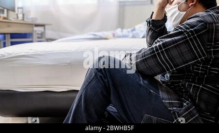 Disoccupazione e problemi di salute mentale. Perdita di posti di lavoro del virus Corona in Asia. Disturbo da stress post-traumatico (PTSD). Rassegnazione e stressante.Economic pro Foto Stock