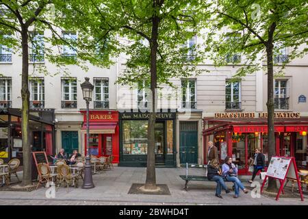 Parigi Francia 29 Aprile 2013 scena di strada nel quartiere Latino di Parigi Foto Stock