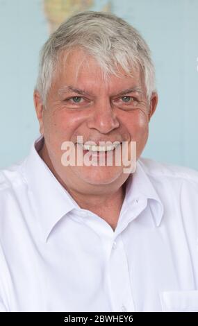 Sarstedt, Germania. 20 Maggio 2020. L'amministratore delegato Michael Kesselring ha sede presso lo stabilimento CPR GmbH. Secondo Kesselring, CPR è uno dei maggiori produttori di profilattici in Europa. Credit: Julian Stratenschulte/dpa/Alamy Live News Foto Stock