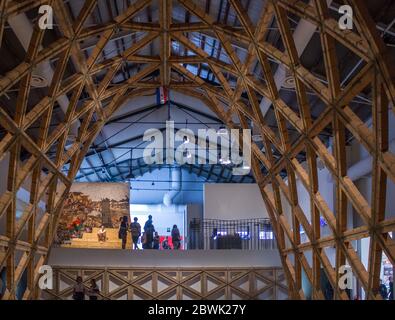 VENEZIA, ITALIA - MAGGIO 28 2016: Struttura in mattoni, cemento e Malta all'interno del padiglione della Biennale di architettura a Venezia nel 2016 Foto Stock