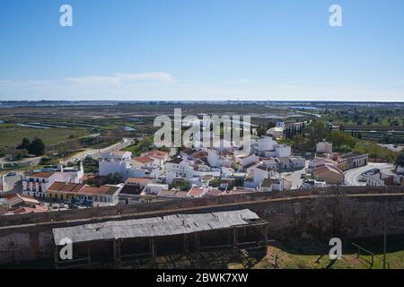 Castro Marim vista città dall'interno del castello Foto Stock